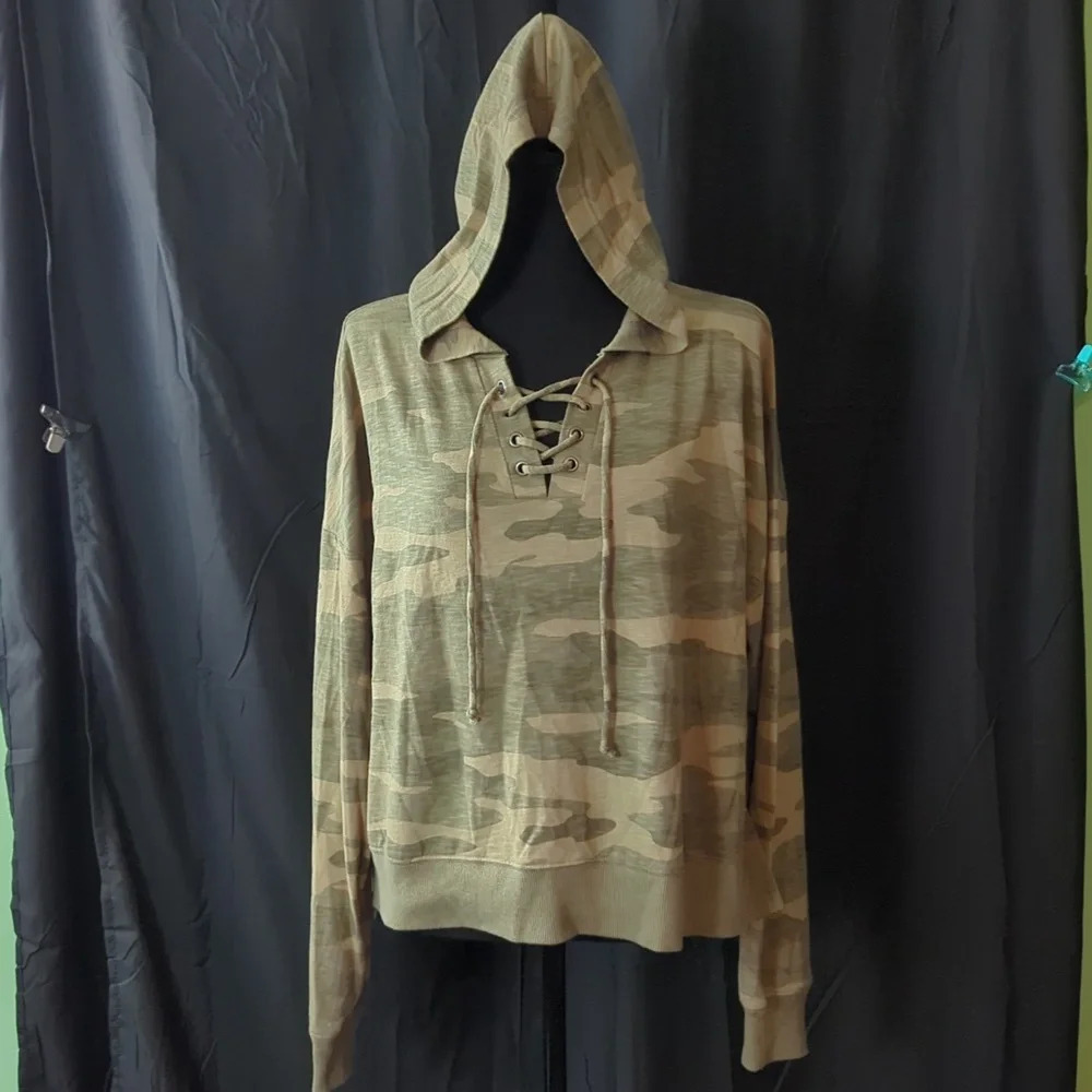 SO Lounge Life Sweatshirt.‎ XL. NWT